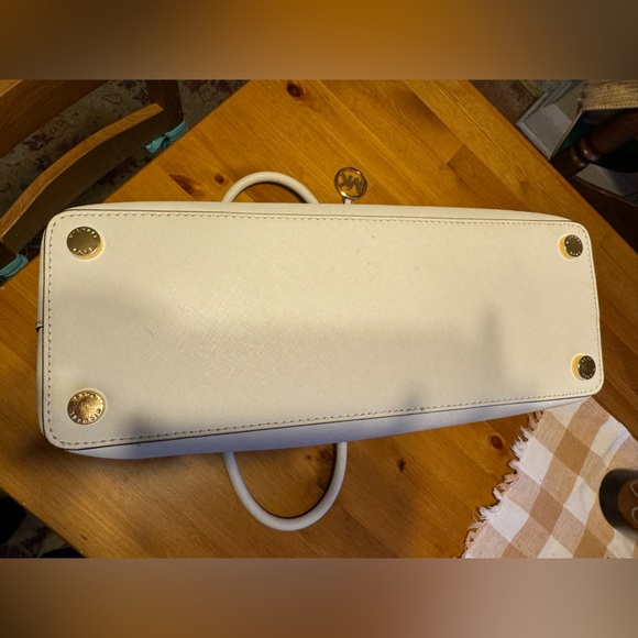 Michael Kors Savannah Saffiano Large Leather Satchel - Picture 5 of 7